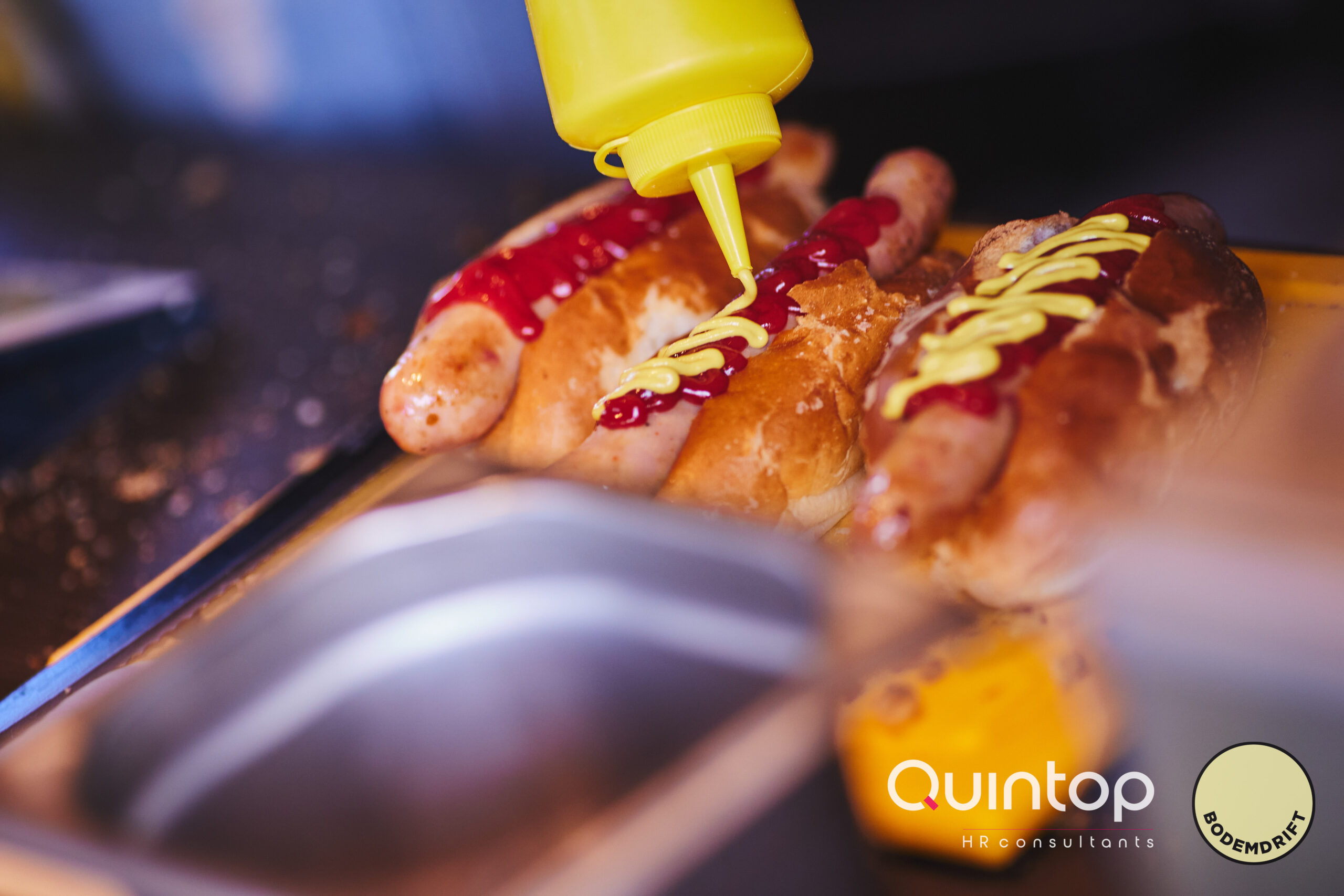 Dwars Hotdogkar met vlees van de slager